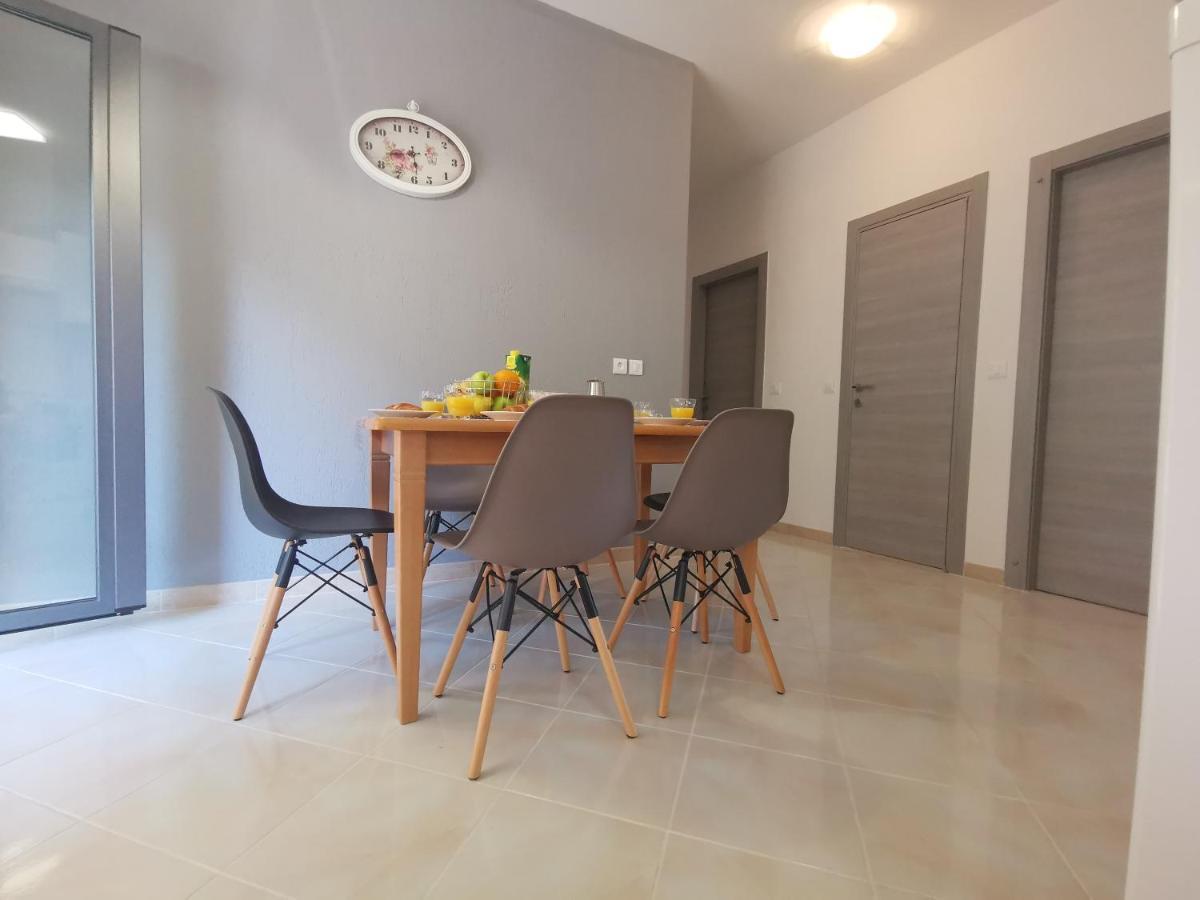 Apartment Pineta With Terrace & Park Wood View Pula Extérieur photo