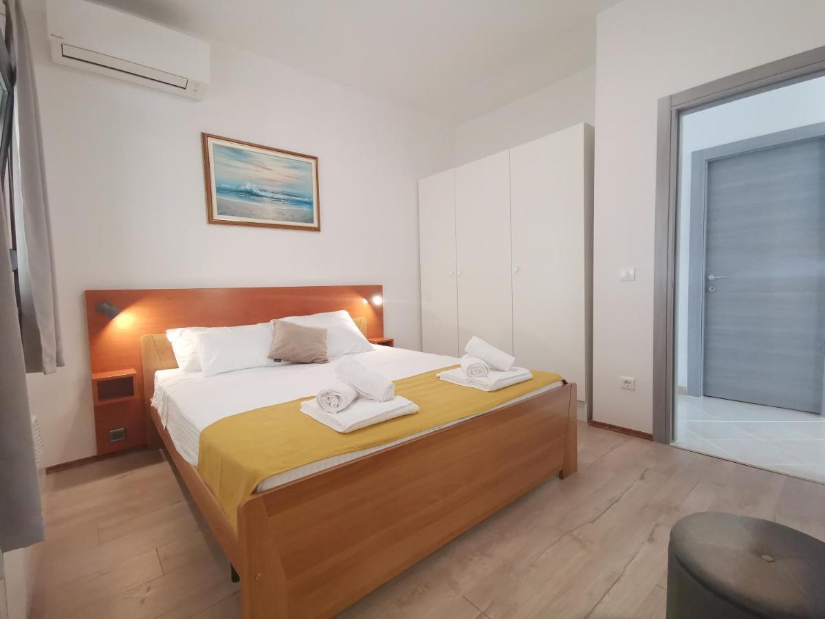 Apartment Pineta With Terrace & Park Wood View Pula Extérieur photo