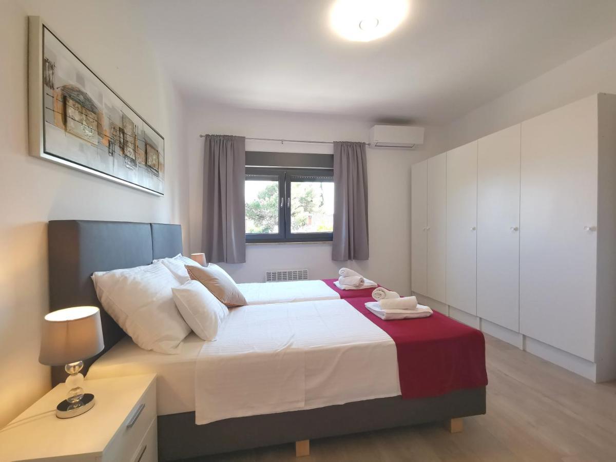 Apartment Pineta With Terrace & Park Wood View Pula Extérieur photo