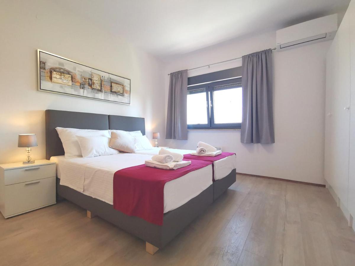 Apartment Pineta With Terrace & Park Wood View Pula Extérieur photo