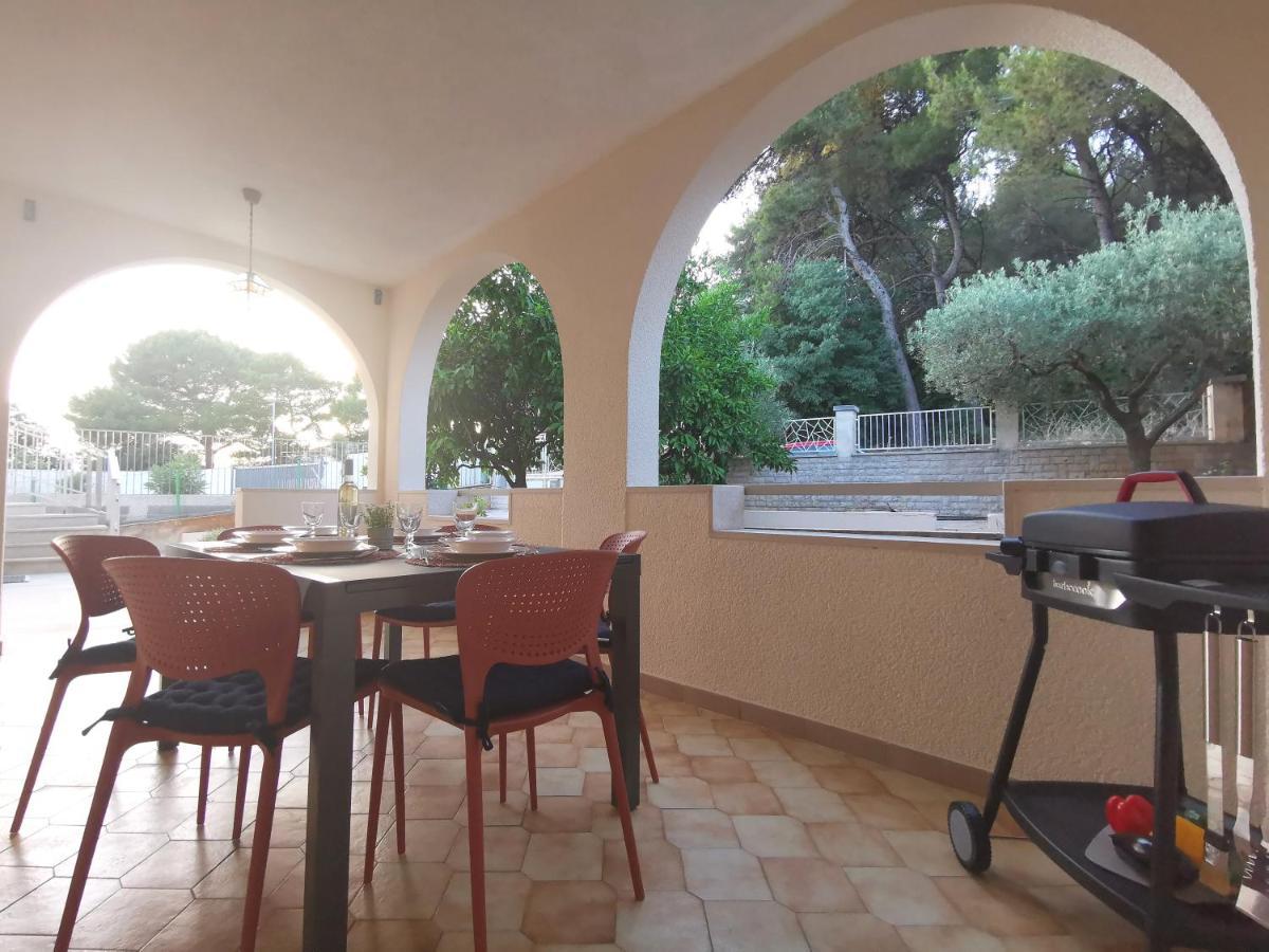 Apartment Pineta With Terrace & Park Wood View Pula Extérieur photo